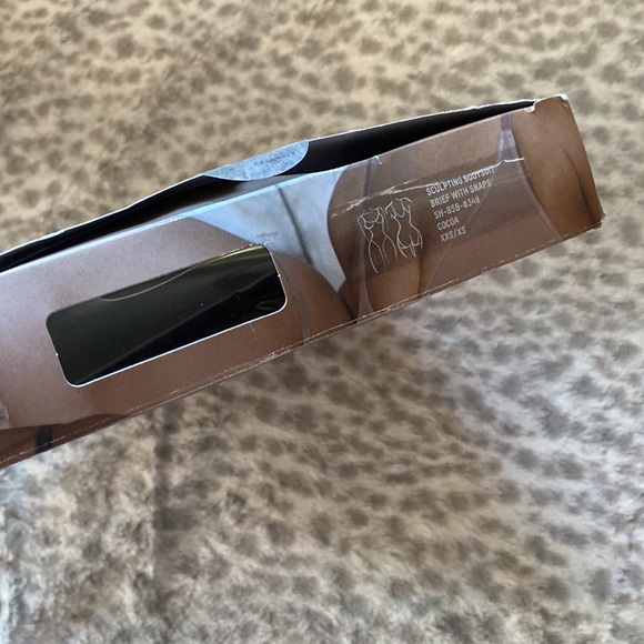 Skims Sculpting Bodysuit - Picture 4 of 8